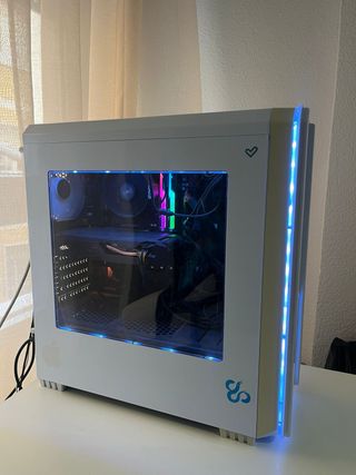 PC Gaming Blanco con Luces LED