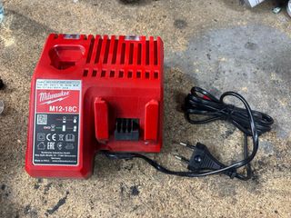 Cargador Milwaukee M12-18C