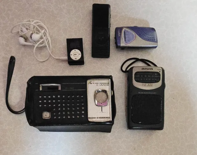 Lote radios Aiwa y Sanyo