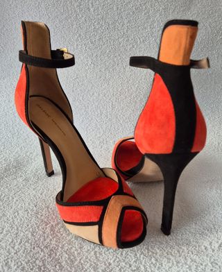 Zapatos Zara Basic tacón alto naranja y negro