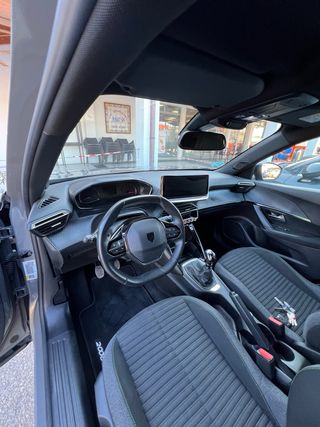 Peugeot 2008 Active Puretech 6 vel  37.000 klm 
