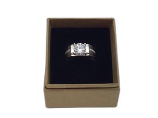 sello oro 18k con diamante de laboratorio