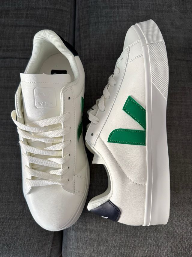 Zapatillas Veja blancas logo verde