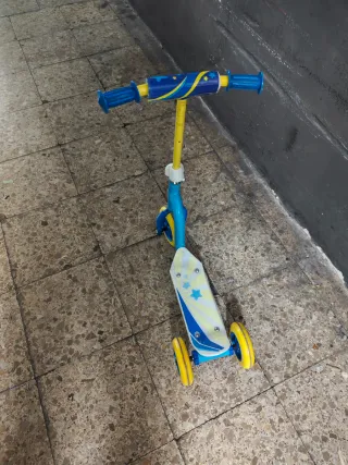 Patinete infantil 3 ruedas azul y amarillo