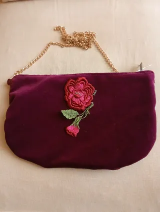 Bolso terciopelo granate con flor bordada