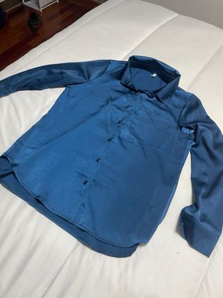 Camisa azul satinada talla S/M