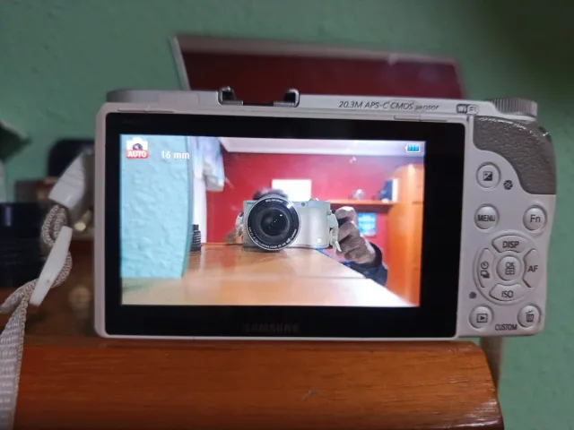 Cámara Samsung NX300M   16-50 OIS