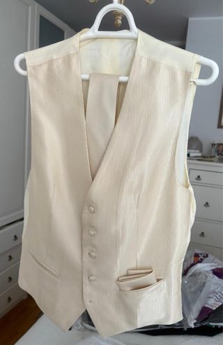 Chaleco y corbata traje beige primera calidad boda