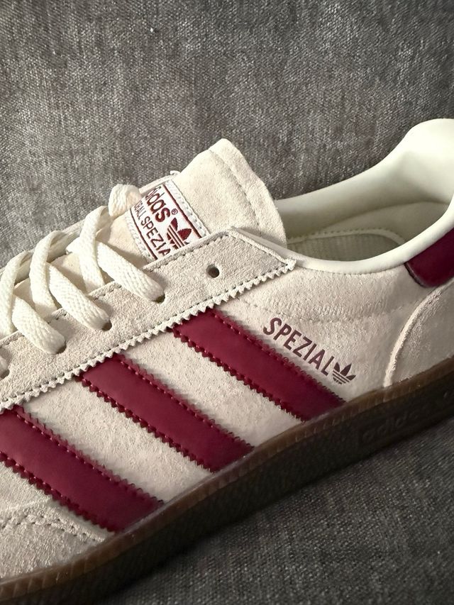Zapatillas Adidas Spezial Beige y Burdeos