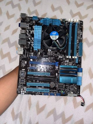 Scheda madre ASUS con CPU Intel Core i7 2600
