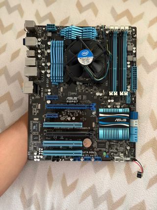 Scheda madre ASUS con CPU Intel Core i7 2600