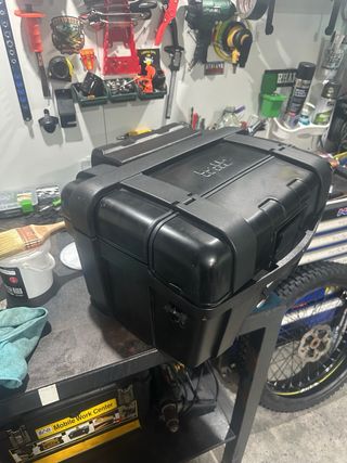 Baúl Givi Trekker + Base