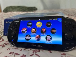 PS Vita + Colección Juegos