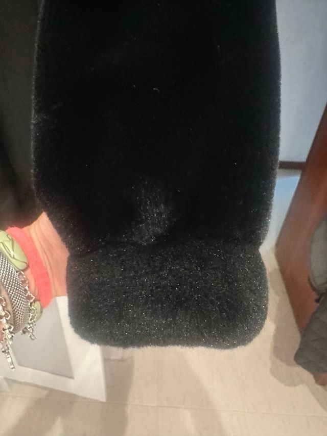 Abrigo imitación pelo mutón negro