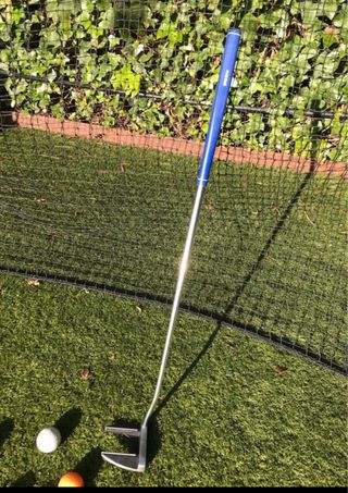 Pack 2 palos golf niño: putter + hierro 7/8