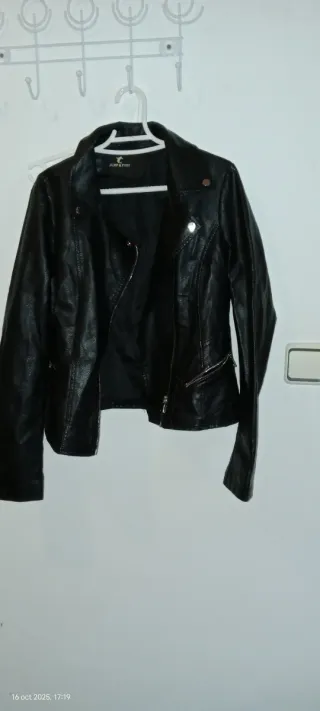 Chaqueta de cuero negra