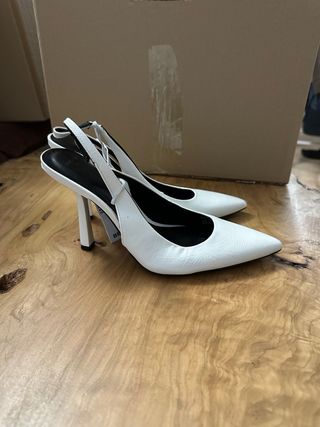 Zapatos Bershka tacón blancos