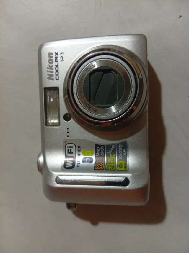 Nikon Coolpix P1 Fotocamera Digitale Argento