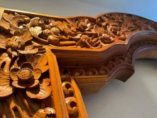 Puerta de madera tallada estilo Bali