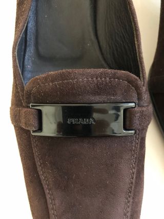 Zapatos Prada tacón bajo marrón