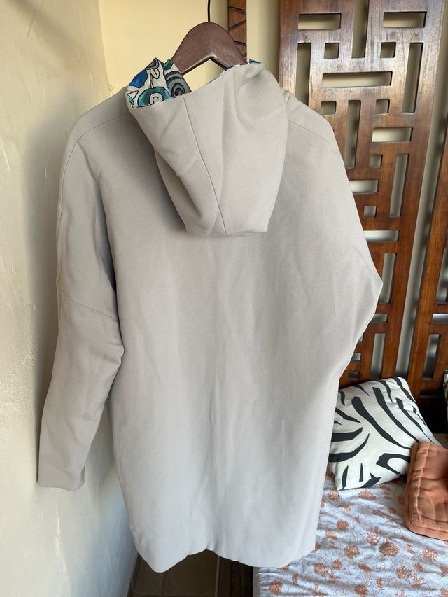 Abrigo estampado floral azul reversible