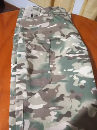 Pantalón camuflaje militar