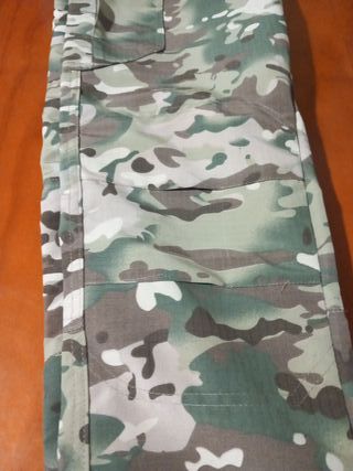 Pantalón camuflaje militar