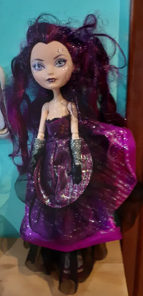Muñeca Monster High púrpura