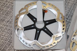 Discos freno Shimano XT Ice Tech RT-MT800 203mm CL