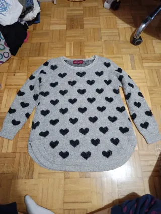 Jersey gris estampado corazones