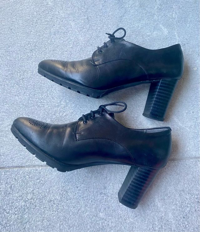 Zapatos Pitillos cordones negros T39