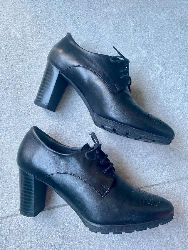 Zapatos Pitillos cordones negros T39
