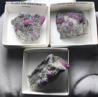 Lote Tres Rubíes Bruto Matriz India + Regalo