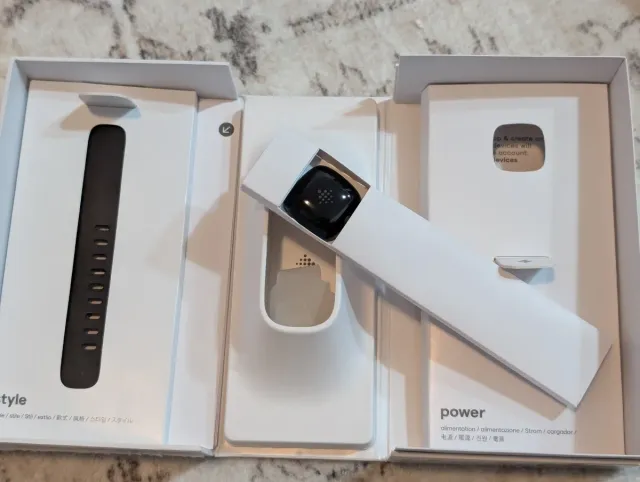 Fitbit Versa 4 Smartwatch Negro