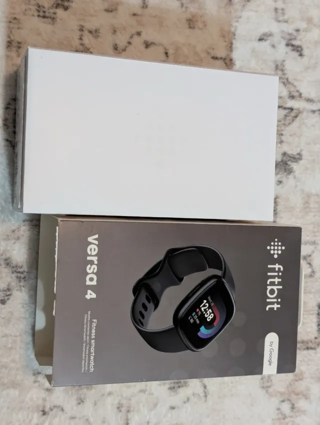 Fitbit Versa 4 Smartwatch Negro