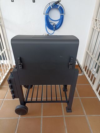 Barbacoa de carbón negra