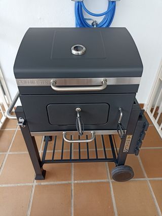 Barbacoa de carbón negra