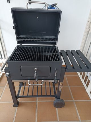 Barbacoa de carbón negra
