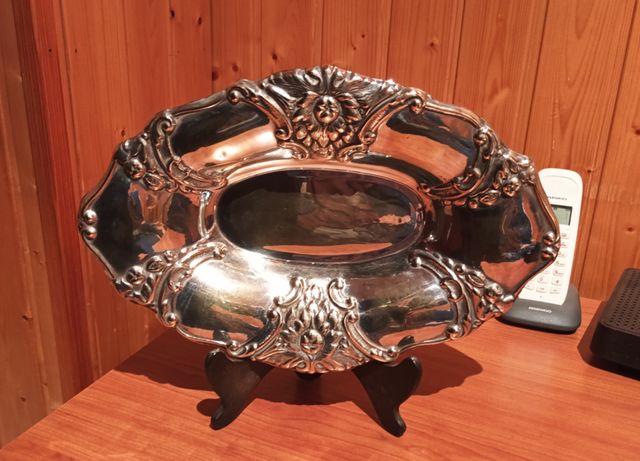 Bandeja de Alpaca Plateada con Relieve.