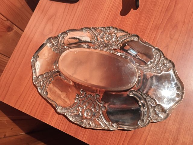 Bandeja de Alpaca Plateada con Relieve.