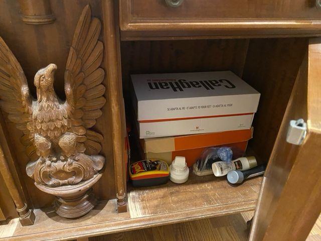 Mueble tallado a mano de marmol
y madera