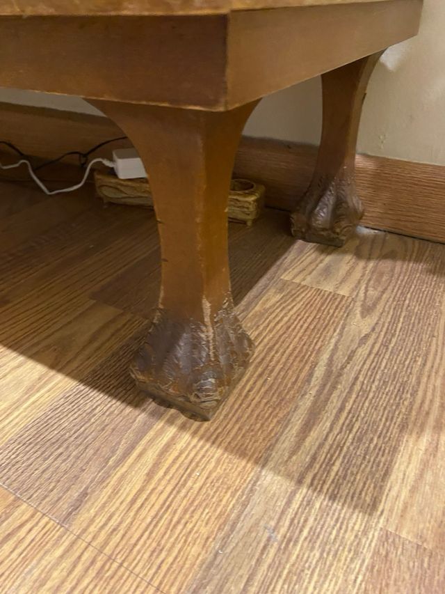 Mueble tallado a mano de marmol
y madera