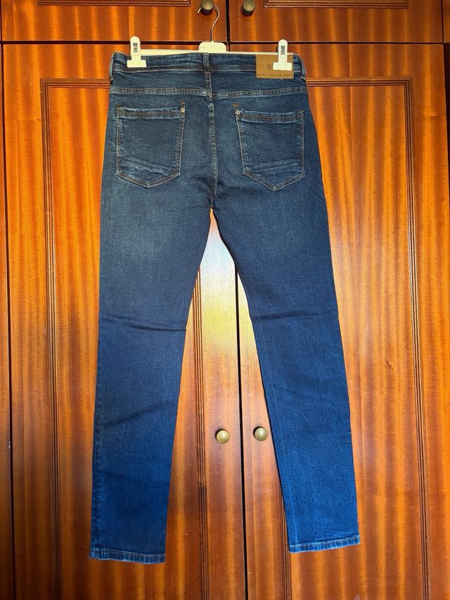 Calças de ganga Bershka azuis rasgadas