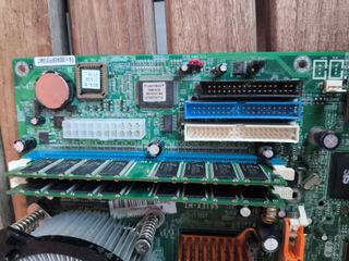 COMBINAZIONE DI SCHEDA MADRE, MEMORIA E CPU, tra cui scegliere tra 3