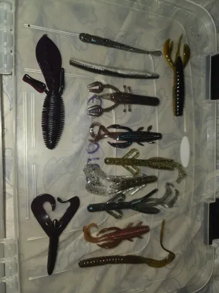 Caja de vinilos para pesca de depredadores +100 ud