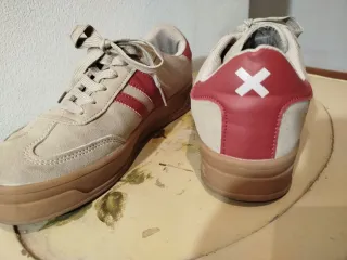 Botines ante burdeos y beige con cordón