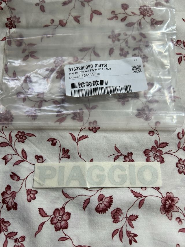 Pegatina Piaggio Original Plata