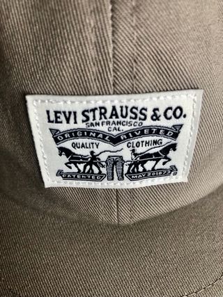 Gorra Levi's beige caqui talla única