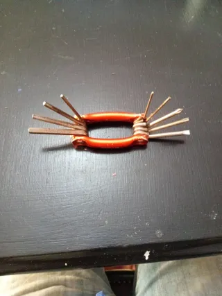 Herramienta multiusos compacta naranja