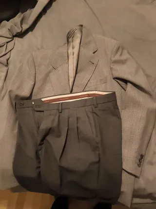 Traje de hombre gris
